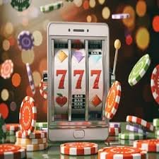 Suasana meja blackjack dan kasino live qq8999 dengan pemain aktif dan dealer berpengalaman